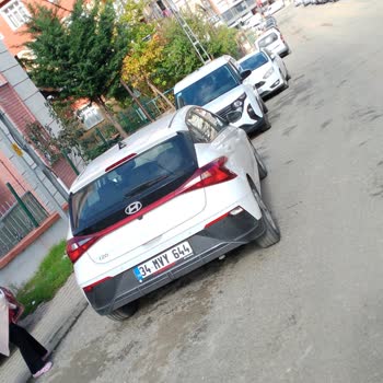 Tiktak Kiralık Araç Otopark Girişini Kapattı Ve Acil Hastaya Engel Oldu