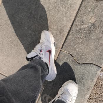 FLO Mağazasında Satın Alınan Nike Ayakkabısında Sürekli Gıcırdama Problemi