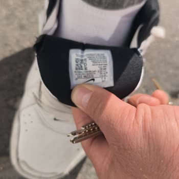 FLO Mağazasında Satın Alınan Nike Ayakkabısında Sürekli Gıcırdama Problemi