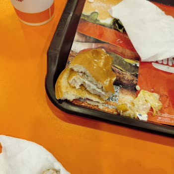Burger King Şubelerinde Kıkırdak Ve Kemik Parçası Bulunması Nedeniyle Sağlık Riski Ve İade Talebi
