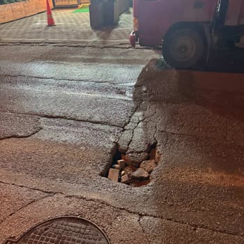 Tuzla Belediyesi Çukurları Onarmıyor, Aynalı Mahalle Bahçeler Sokakta Güvenlik Riski