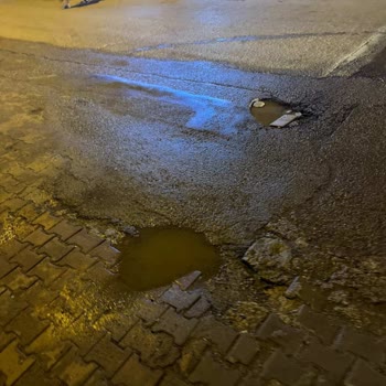Tuzla Belediyesi Çukurları Onarmıyor, Aynalı Mahalle Bahçeler Sokakta Güvenlik Riski
