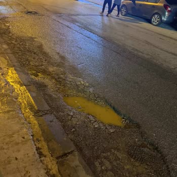 Tuzla Belediyesi Çukurları Onarmıyor, Aynalı Mahalle Bahçeler Sokakta Güvenlik Riski