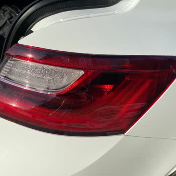 Renault Araçta Arka Sağ Stop Lambasındaki Buğulanma Garanti Dışı Ve Güvenlik Riski
