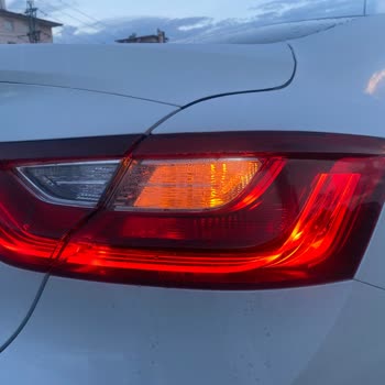 Renault Araçta Arka Sağ Stop Lambasındaki Buğulanma Garanti Dışı Ve Güvenlik Riski