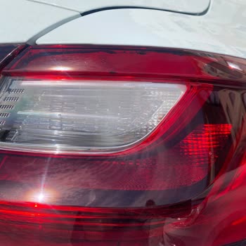 Renault Araçta Arka Sağ Stop Lambasındaki Buğulanma Garanti Dışı Ve Güvenlik Riski