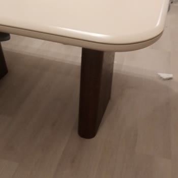 Livens Sofa'da Yanlış Renk, Kırık Ürün Ve Gecikmeli Teslimat Şikayeti