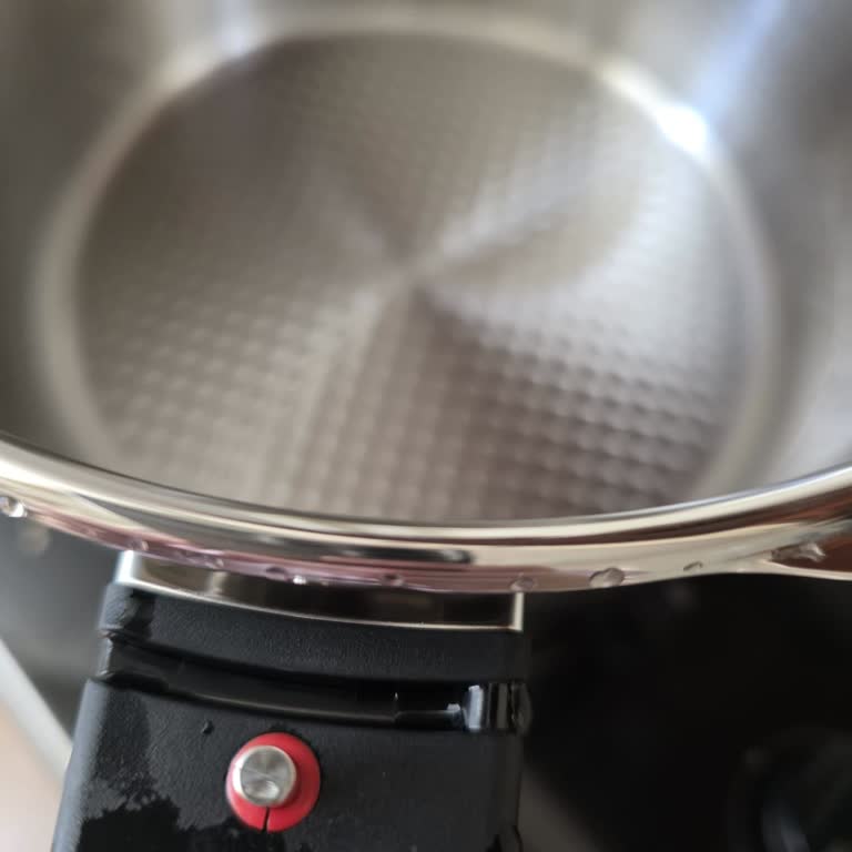 Personel Tarafından Düşürülen Fissler Vitavit Düdüklü Tencerenin Kırık Halkası Ve İade Reddi