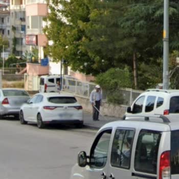 Ankara Büyükşehir Belediyesi Sincan’da Görme Engelli Yaşlılar İçin Kaldırım Engelleri