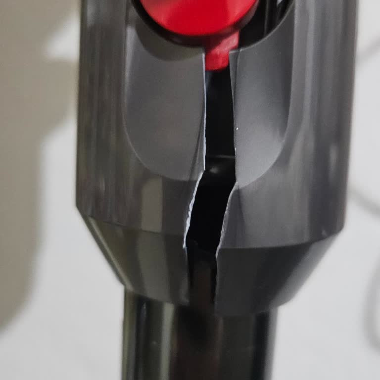 Dyson V12 Sap Parçasının Kırılması Ve Yüksek Yedek Fiyatı Şikayeti