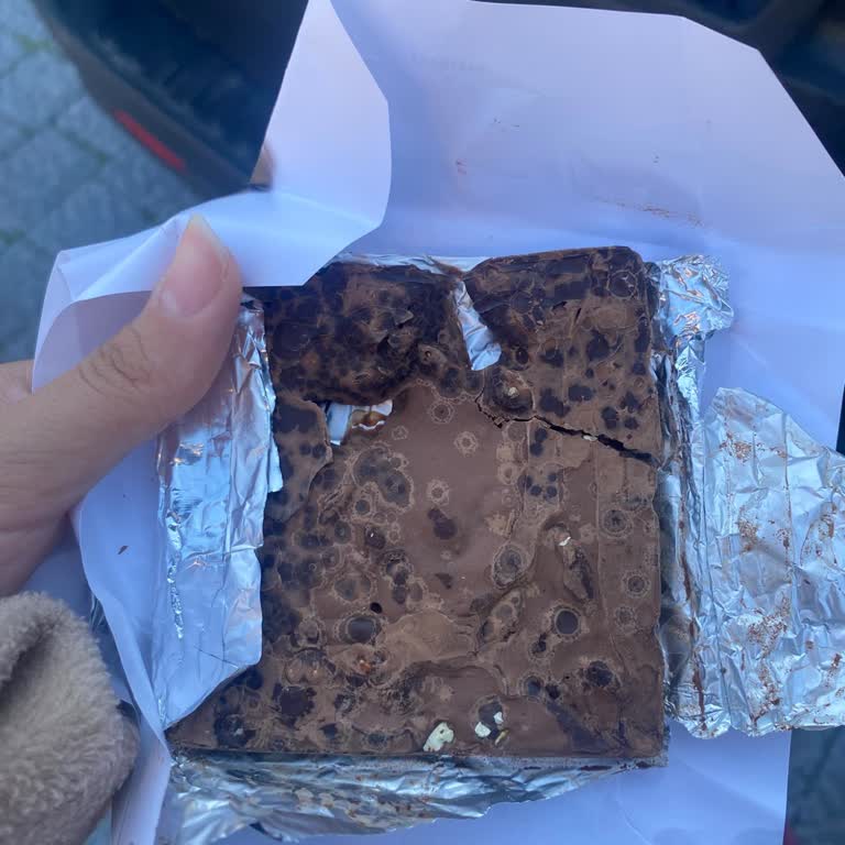 A101 Bandırma Şubesinde Alınan Nestle Damak Bitter Çikolatalarda Beyazlaşma Ve Görünüm Bozukluğu