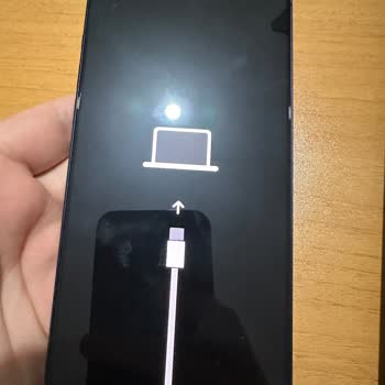 Hepsiburada İPhone 17 Pro Max Cihazında Çizik Ve Hoparlör Cızırtısı Nedeniyle İade Reddi