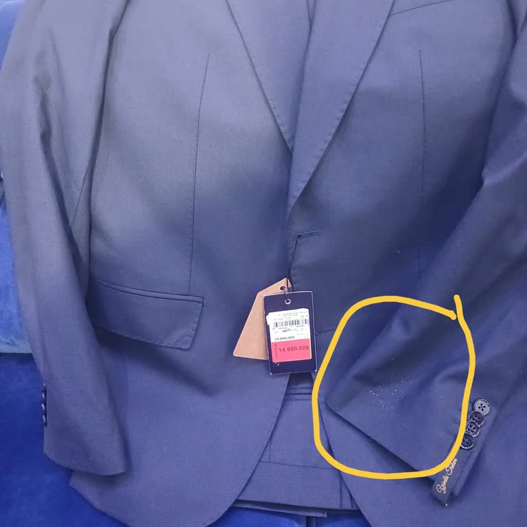 Hatemoğlu Mağazası'nda Yanlış Beden Ve Defolu Takım Elbiseler İçin İade Reddi