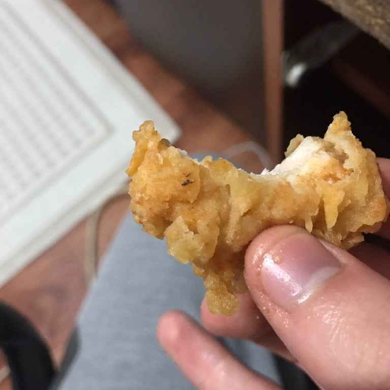 KFC Tavuk Ürününde Böcek Benzeri Yabancı Madde Ve İade Reddi