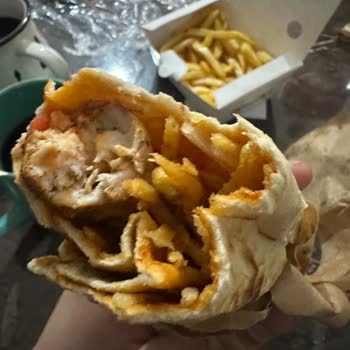Akasya AVM Dürümle Şubesinde Kalitesiz Dürüm, Bayat Patates Ve Hijyen Eksikliği