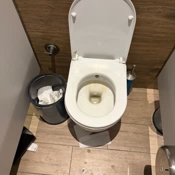 Marmara Park AVM Tuvaletlerinde Sürekli Hijyen Sorunu Ve Yetersiz Temizlik