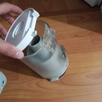 Kumtel Dik Şarjlı Süpürge Toz Haznesi Kırıldı Ve Parça Değişimi Reddedildi