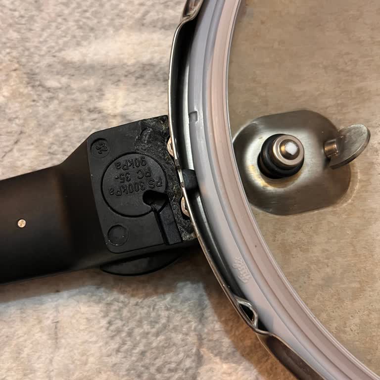 Fissler Düdüklü Tencere Kapağı Sapı Kırıldı Garanti Kapsamına Alınmadı