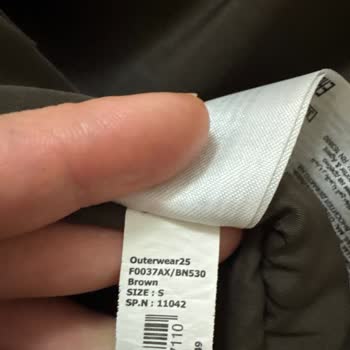 DeFacto Sultangazi Mağazasındaki Cekette Aşırı Plastik Kokusu Ve Değişim Talebi