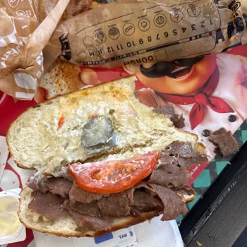 Usta Döner Şubesinde Düşük Kaliteli Ve Eksik Döner Sunumu