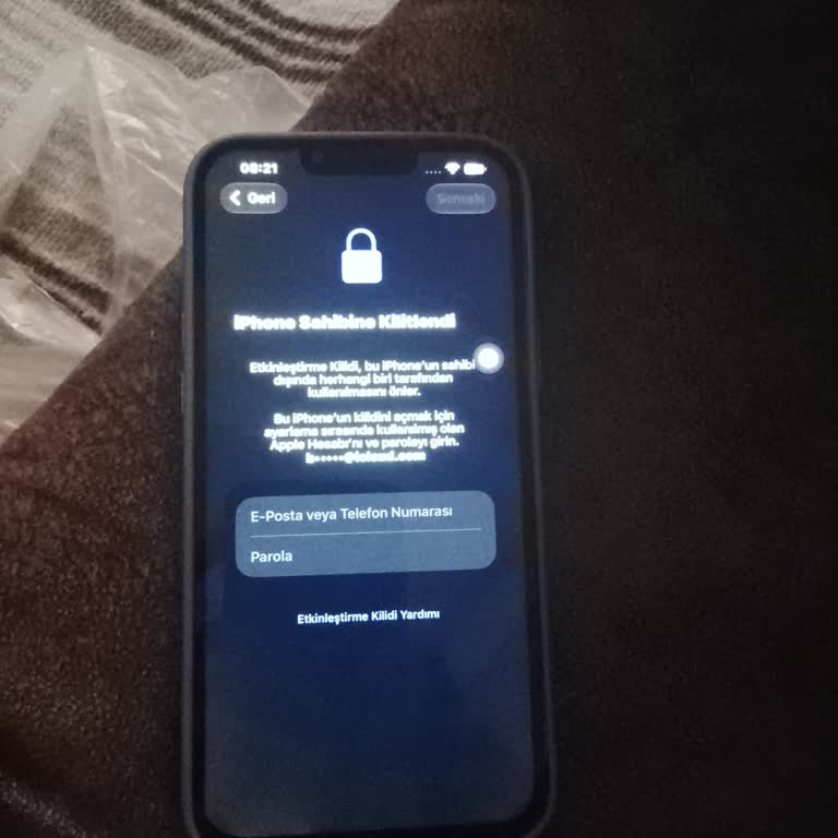 Aktivasyon Kilidi Nedeniyle İPhone 13 Pro Max Kullanılamıyor Ve Vodafone Hattı Kesildi