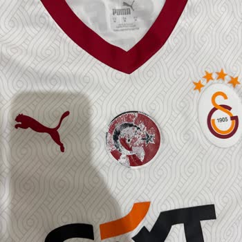 GS Store Galatasaray Formasında Baskı Ve Bayrak Deformasyonu Şikayeti
