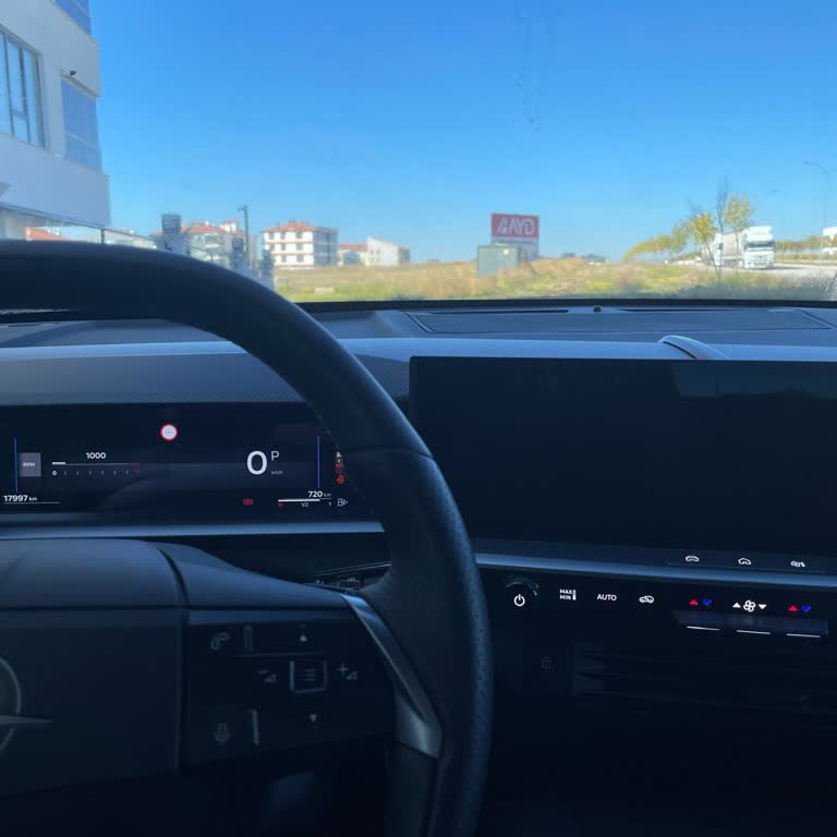 Opel Grandland Multimedya Ekranı Açılmıyor, Garanti Servisi Gecikiyor