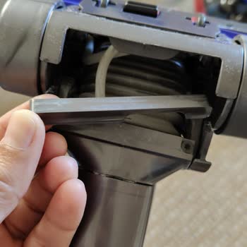 Dyson Süpürge Pnömatik Başlığındaki Kırık İçin Ücretsiz Değişim Talebi