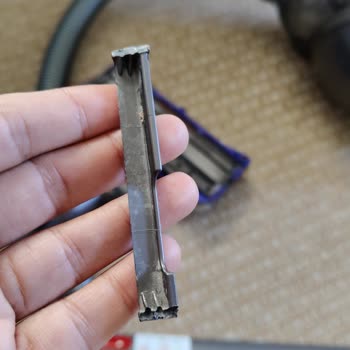Dyson Süpürge Pnömatik Başlığındaki Kırık İçin Ücretsiz Değişim Talebi