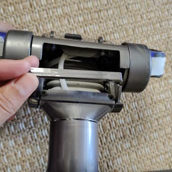 Dyson Süpürge Pnömatik Başlığındaki Kırık İçin Ücretsiz Değişim Talebi
