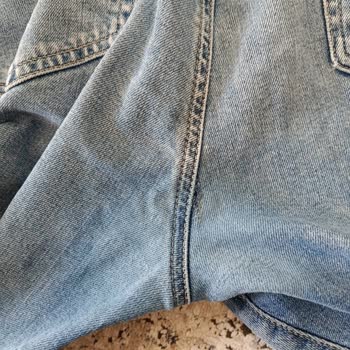 Mavi Jean Pantolonlarda Renk Solması Ve Ağ Kısmı Yırtığı