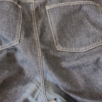 Mavi Jean Pantolonlarda Renk Solması Ve Ağ Kısmı Yırtığı