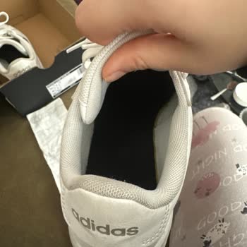 Adidas Ayakkabısının Sert Tabanı Nedeniyle İade Ve Değişim Talebi
