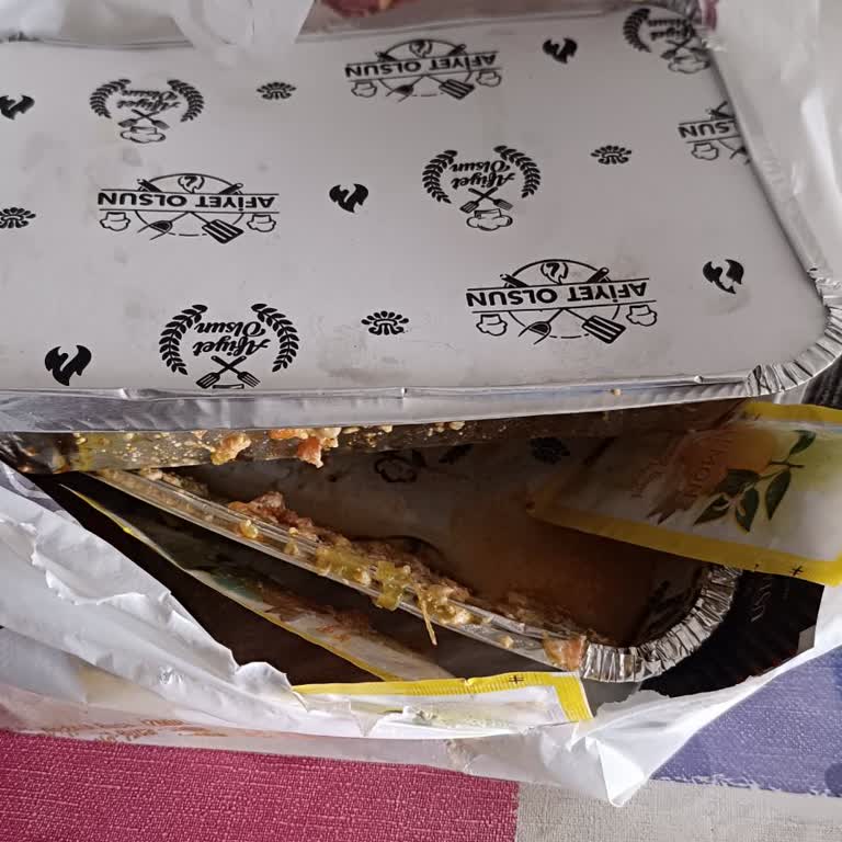 Menemenin Özensiz Paketlenmesi Ve Saygısız Müşteri Temsilcisi