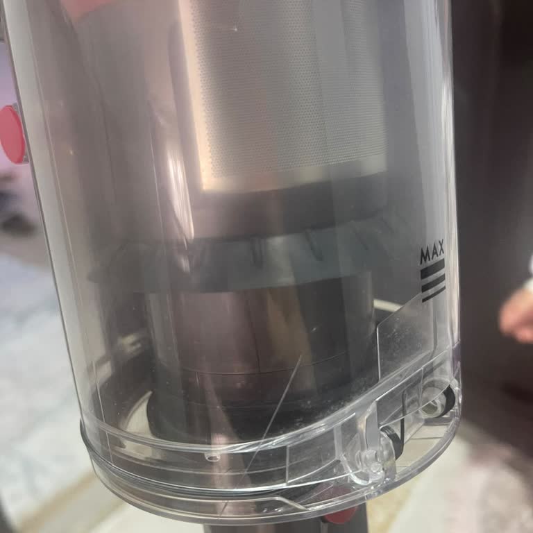 Dyson V12'de Sürekli Filtre Uyarısı, Kırık Toz Haznesi Ve Ürün Değişimi Talebi