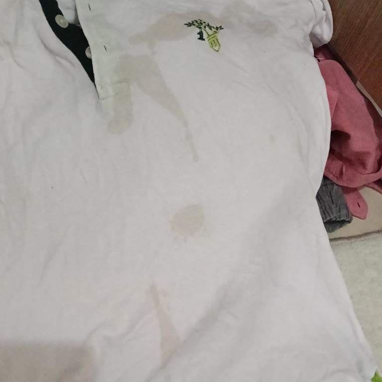 Vanish Oxi Action Sıvı Leke Çıkarıcı Kıyafetlerde Kalıcı Lekelere Neden Oluyor