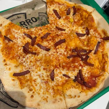Sucuksuz Sbarro Pizza Ve Personelin Çözüm Sunmayan Tutumu