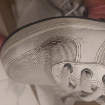 Nike Air Force 1 Ayakkabıda Dikiş Atması Ve Su Sızması Nedeniyle Değişim İstiyorum