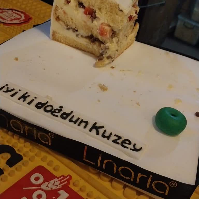 Linaria Pastanesinde Çikolatalı Pasta İsteğine Uymayan Beyaz Kremalı Pasta Ve Yüksek Ücret İadesi