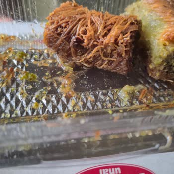 Gazi Burma Ü*** Şubesinde Yüksek Fiyatlı Kadayıfta Yanık Dilimler Ve Hijyen Sorunu