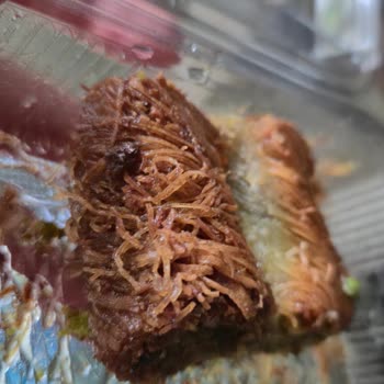 Gazi Burma Ü*** Şubesinde Yüksek Fiyatlı Kadayıfta Yanık Dilimler Ve Hijyen Sorunu