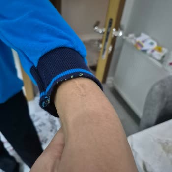 Krallar Tekstil Kullanılmış Görünen Sweatshirt Ve Mağazanın Saygısız Yaklaşımı
