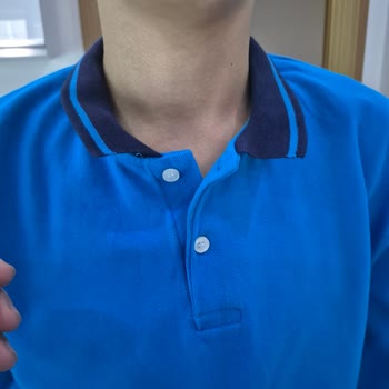 Krallar Tekstil Kullanılmış Görünen Sweatshirt Ve Mağazanın Saygısız Yaklaşımı