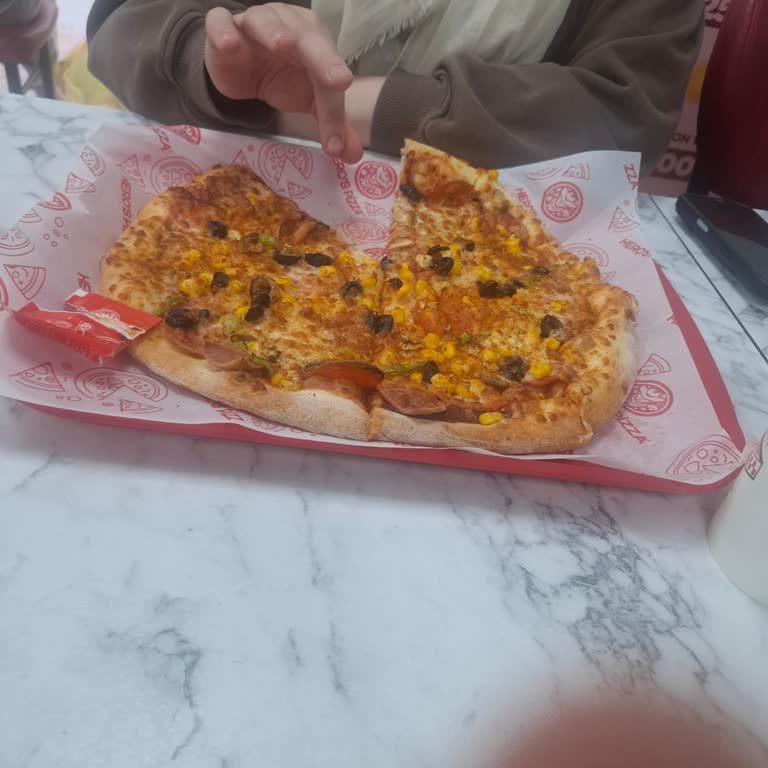 Heros Pizza Kayışdağı Şubesinde Kaba Davranış Ve Alerjen Bilgilendirme Eksikliği