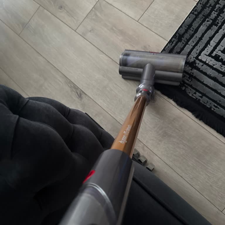 Dyson V15 Boru Parçası Tekrarlayan Kırılma, Müşteri Hizmetleri Çözüm Sunmuyor