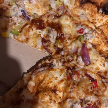 Sbarro'da Tavuklu Barbekü Pizza İçeriği Eksik, Tam İade Talebi