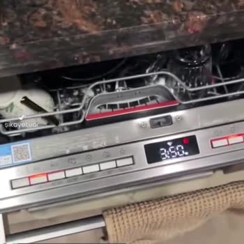 Bosch Bulaşık Makinesi Kapağı Kırık Ve Ekranı Donmaya Başladı