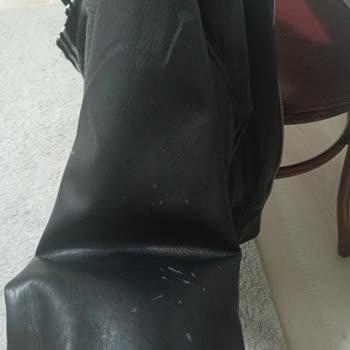 Bershka Siyah Deri Cekette Hızlı Renk Solması Ve Beyazlaşma
