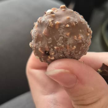 Acı Ferrero Rocher Çikolatası Sağlık Endişesi Ve İade Talebi