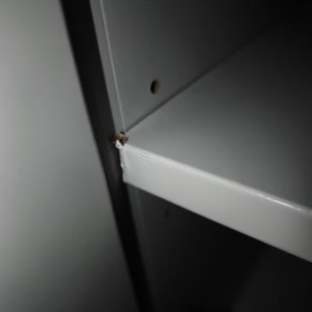 IKEA Pax Gardırobunda Hasarlı Rafların Ücretsiz Değişimi İçin Acil Talep